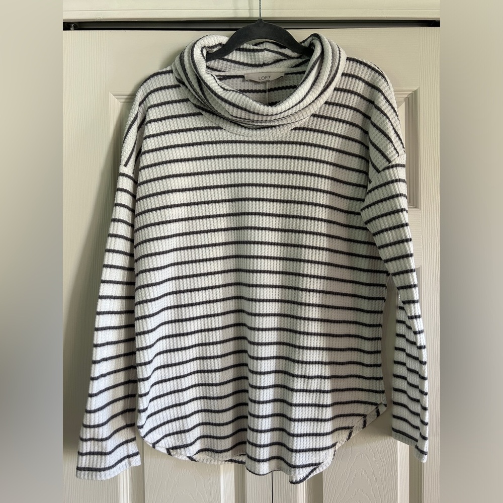 Loft Top Women’s Size M thermal Waffle Knit Gray White Stripe Long Sleeve